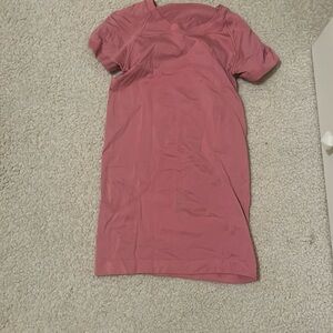 lightly worn, great condition, lululemon shirt